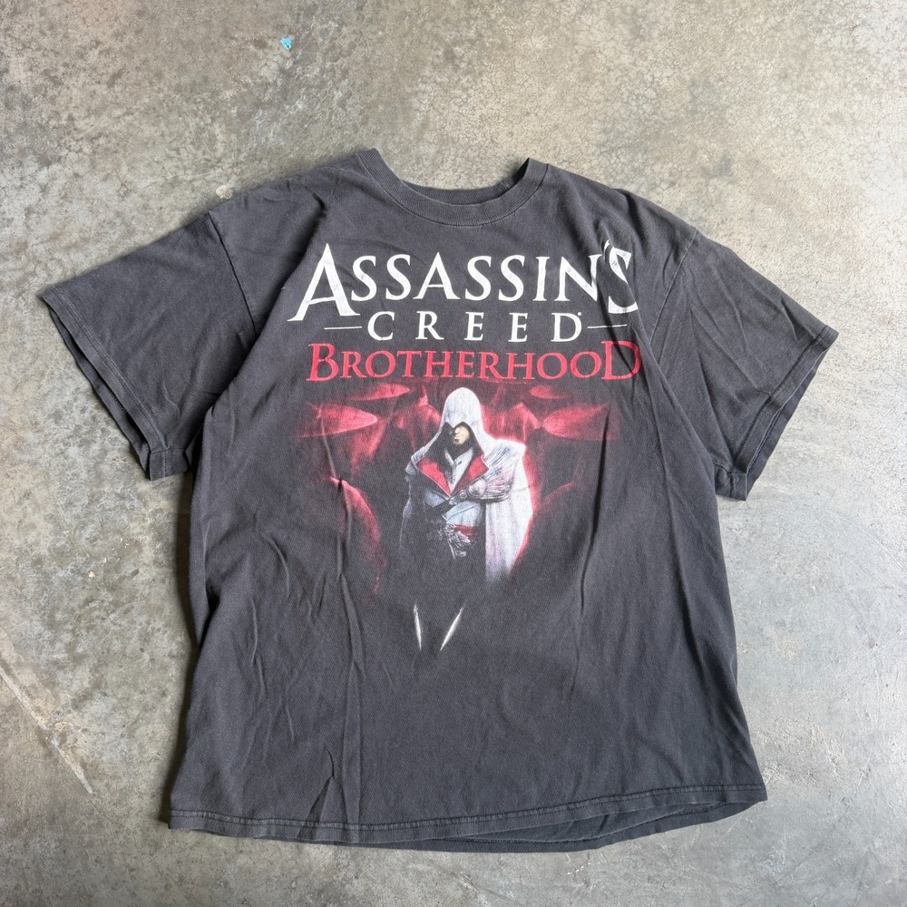 Assassins Creed Brotherhood Video Game Promo Y2K Graphic Shirt Mens Large 21x26